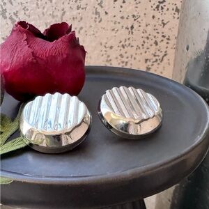 🎉🎉🎉 Retro Silver Plated Corrugated Stud Earrings
